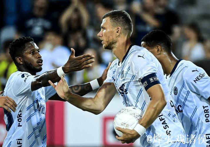 欧冠资格赛：费内巴切5-2大胜费耶诺德，总比分6-4翻盘晋级